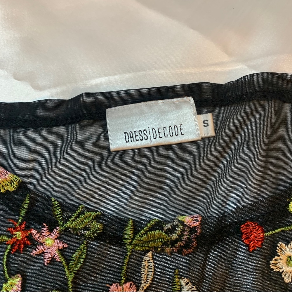 LF Dresscode Floral Mesh Crop Top - Picture 4 of 11